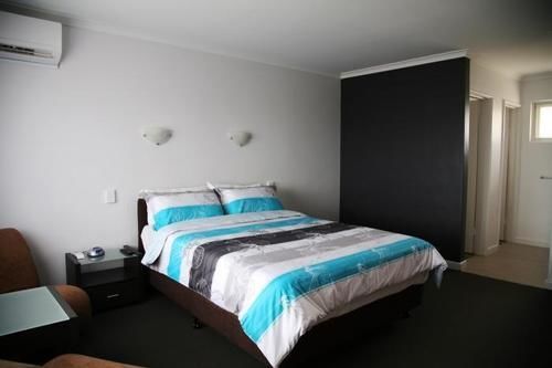 Christies Beach Hotel Clarendon エクステリア 写真