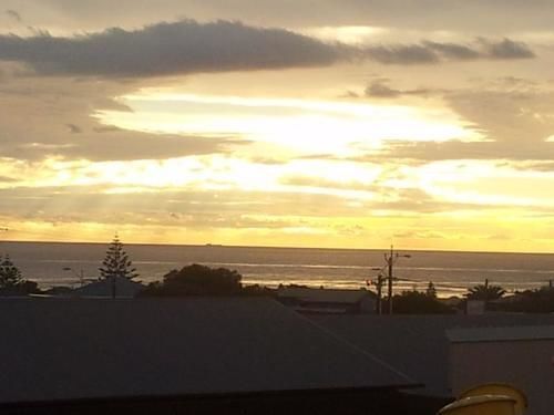 Christies Beach Hotel Clarendon エクステリア 写真